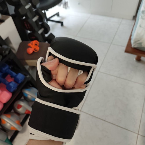 MMA gloves like new for sparring and training