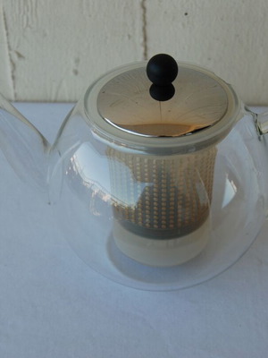 Bodum teapot like new with plastic tea press