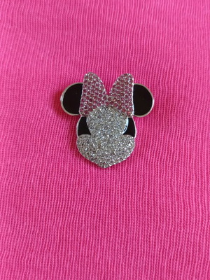 Disney x Swarovski Minnie Mouse брошка като нова с розови и черни детайли