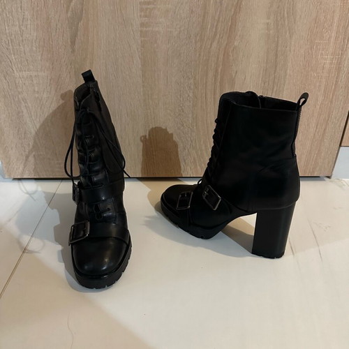 ALE high-heeled leather ankle boots like new, black with silver detail size 37
