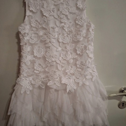 Mayoral white dress with 3D floral designs and tulle, like new, 10 years