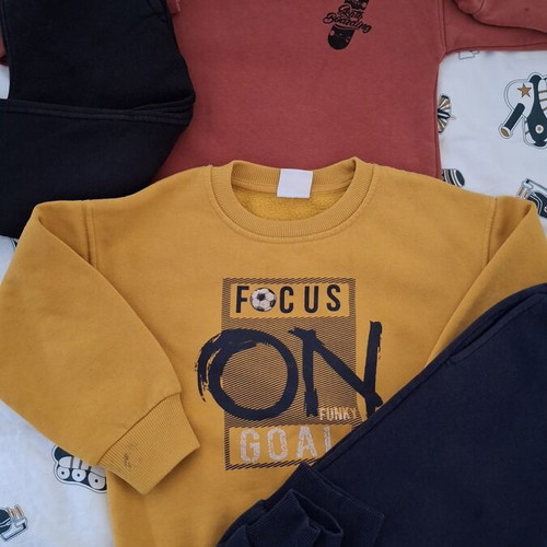 Set of 4 used boys' sweatshirts for school or play