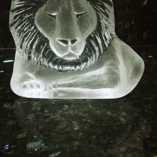 Royal Krona Mats Jonasson Sweden paperweight new, full lead crystal 70s