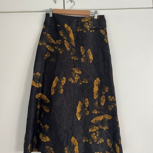 Zara woman high waisted printed skirt like new, black and gold