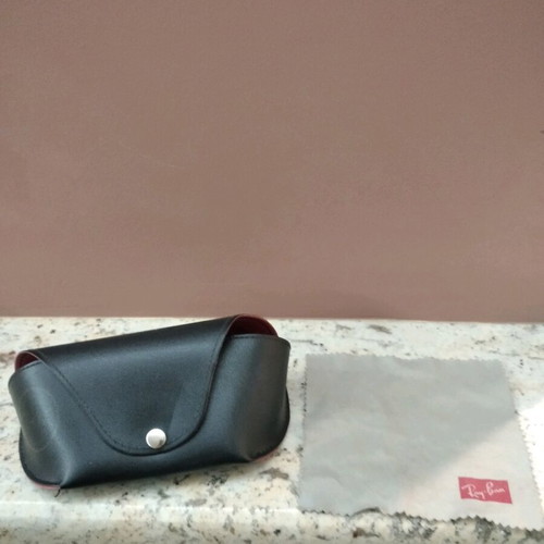 Ray-Ban RB3211 Aviator sunglasses like new with case and cleaning cloth
