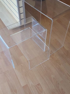 Plexiglas set of three tables like new