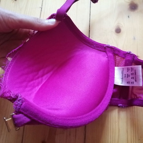 Hunkemöller 75B pink lace bra with front clasp