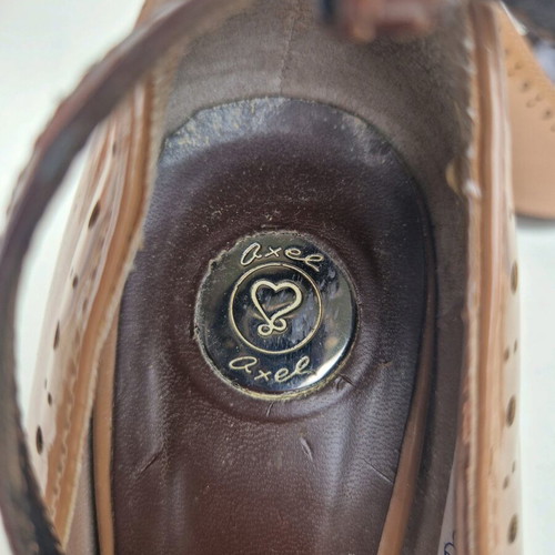 Axel patent leather pump used, beige with brown strap