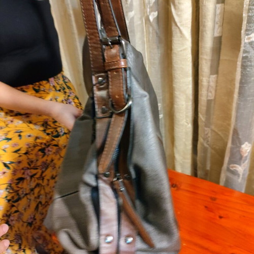 Axel shoulder bag like new, gray