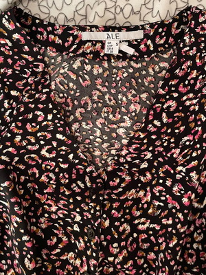 Ale short shirt with colorful print and smocked cuffs, size S