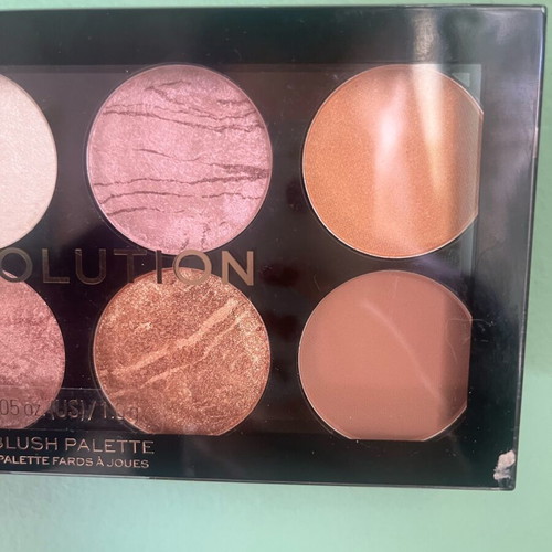 Revolution blush palette new with 8 shades golden sugar