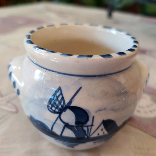 Vintage Delft Blue vase from Holland new with handmade design