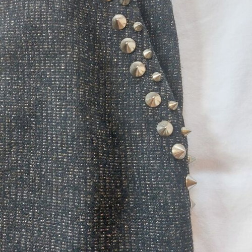 Skirt new with pockets and gold zippers, size L