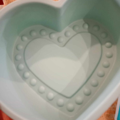Ikea silicone molds and snack container in excellent condition