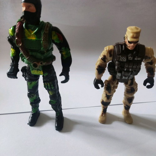 Military battle figures used in very good condition