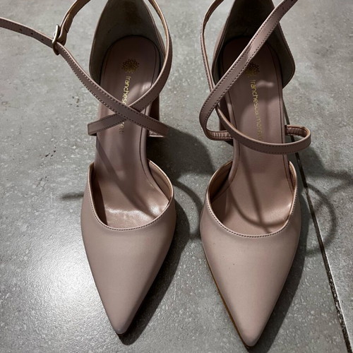 Franchesca Moretti nude pumps like new, size 37, chunky heel