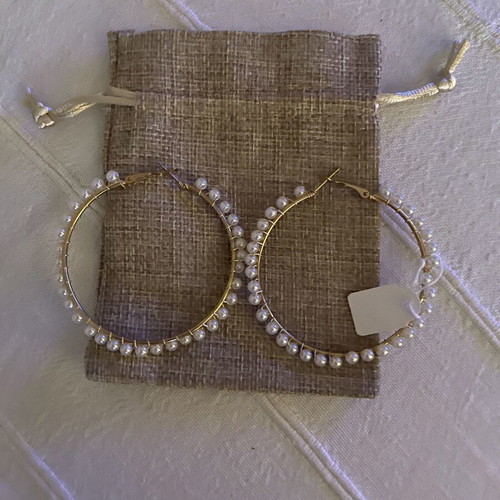 Hoop earrings with pearls gold tone new