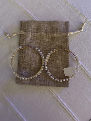 Hoop earrings with pearls gold tone new
