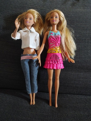 Barbie dolls used, set of 2, musical doll needs battery replacement