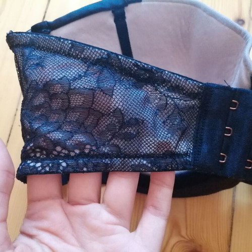 Hunkemöller NOIR balconette lace bra with satin and black stones, 70D