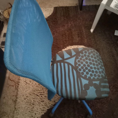 Office chairs for teenagers, like new, set of two