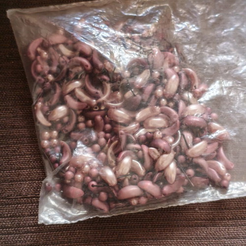 Jewelry Making Materials Set like new, beads and charms