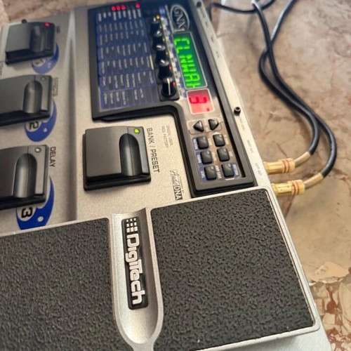 Digitech GNX1 multi-effects pedal like new