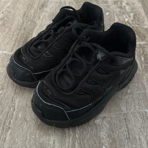Nike tn plus 22 shoes used, black