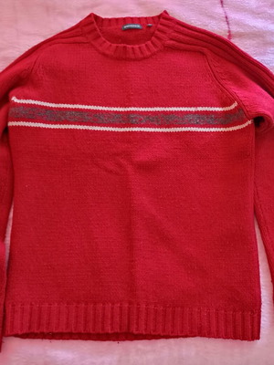Springfield red sweater used, size Large