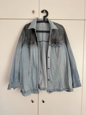 Blue Jean jacket oversized σαν καινούργιο με διακοσμητικά στρασάκια, μέγεθος XL