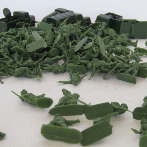 Vintage 1/72 military figures and vehicles, 125 pieces, used, 1980s