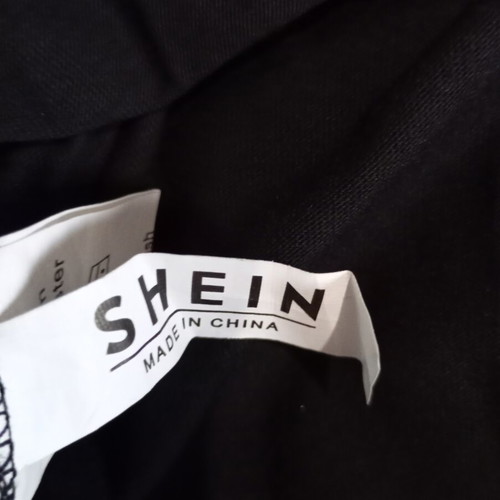 Shein men's large black t-shirt like new with back print