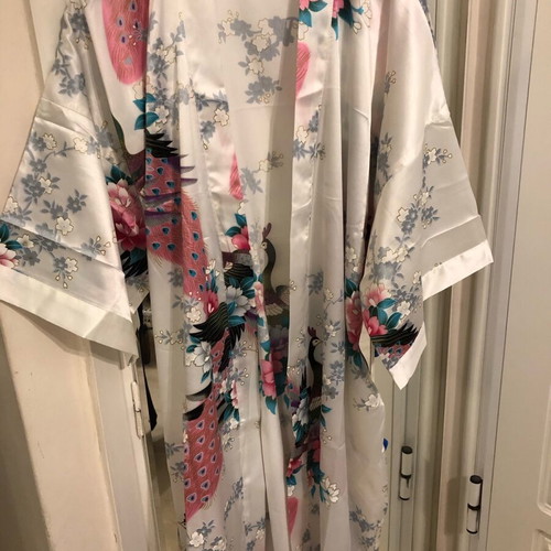 A-Style silk kimono with floral and wide sleeves, Japan