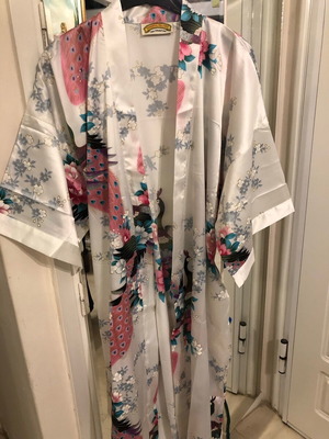 A-Style silk kimono with floral and wide sleeves, Japan