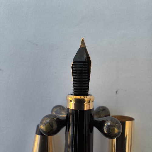 Cross Century gold-plated 14kt pen with 18kt tip like new