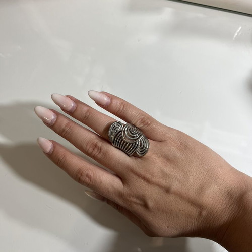 Silver ring like new, gray and silver