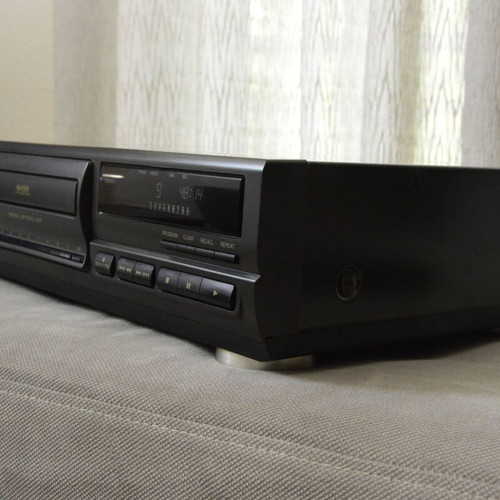 Technics SL-PG590 CD player like new with remote and optical output