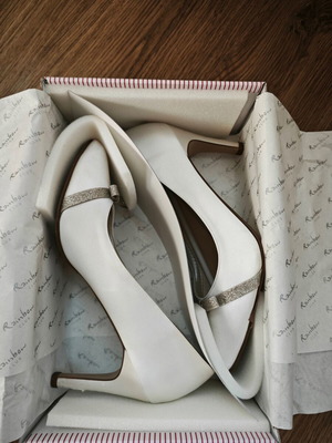 Bridal high heels like new, size 39, champagne shade with bow