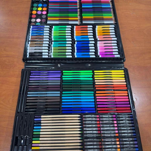 Painting and craft set 258 pieces new
