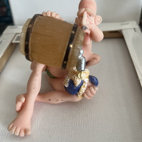 Humorous figurine