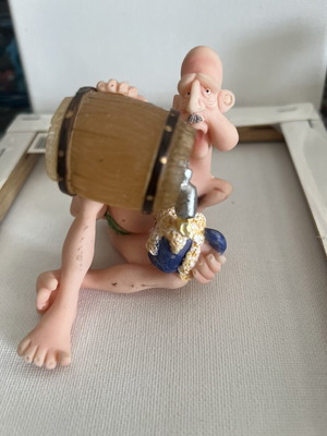 Humorous figurine