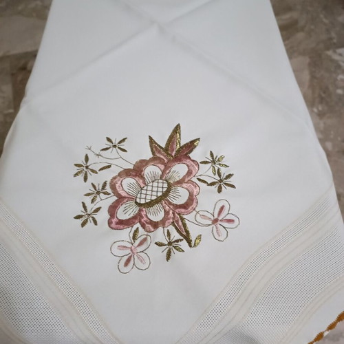 Machine Embroidery Tablecloth 70×70 cm like new