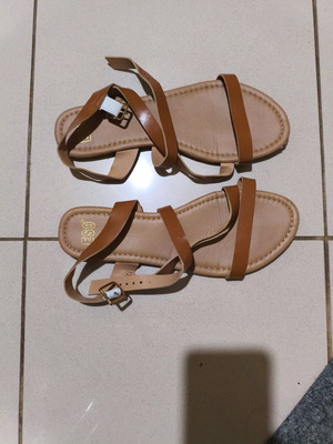 Women's sandals size 39 brown like new
