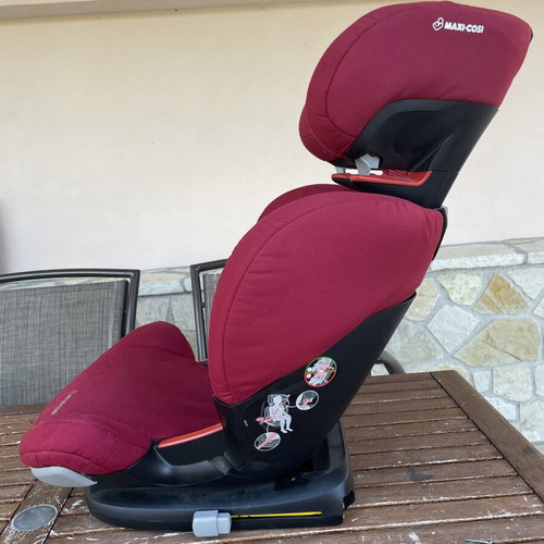 Maxi Cosi Rodifix car seat red like new with Isofix bases