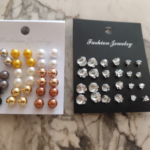Earrings new, over 40 pairs with different colors