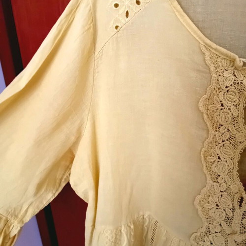 Attrattivo cotton blouse like new, yellow, long sleeve with ruffles