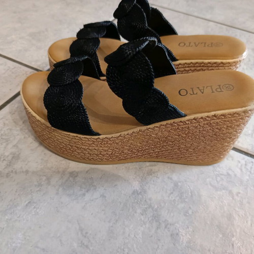 Platform sandals with black embroidery new, size 38