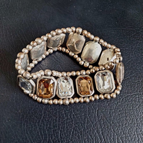 Bracelet with crystals and pearls like new
