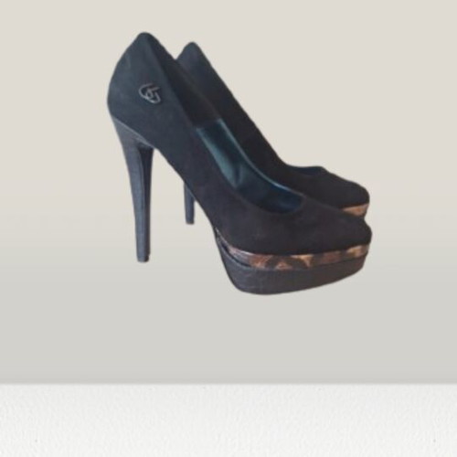 Byblos suede pumps size 35 like new, black
