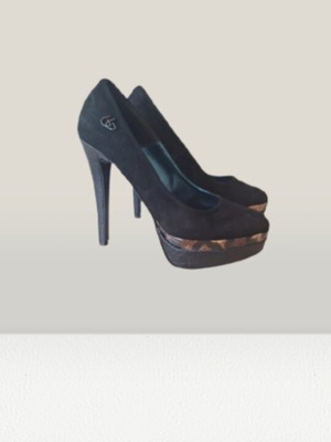 Byblos suede pumps size 35 like new, black